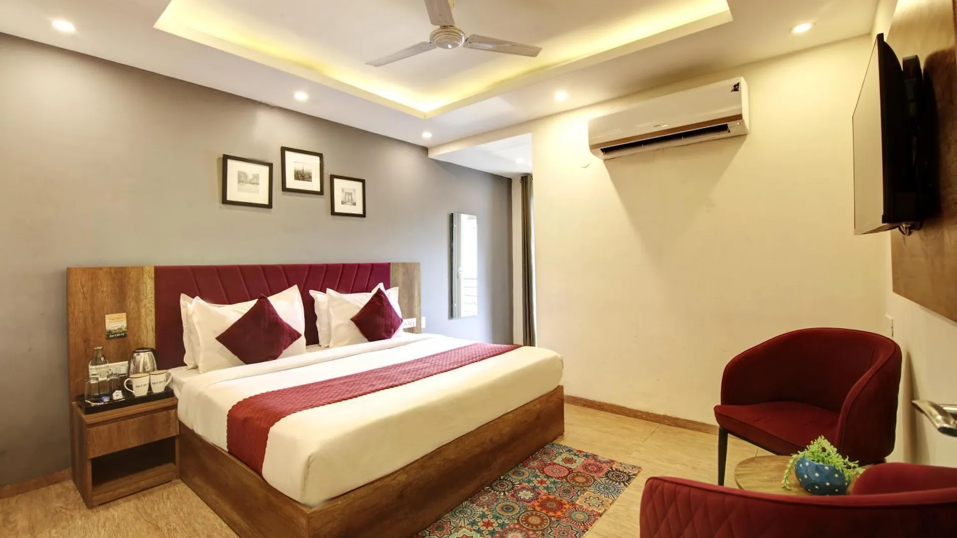 Saltstayz Hotel Huda City Center Gurgaon 3*,