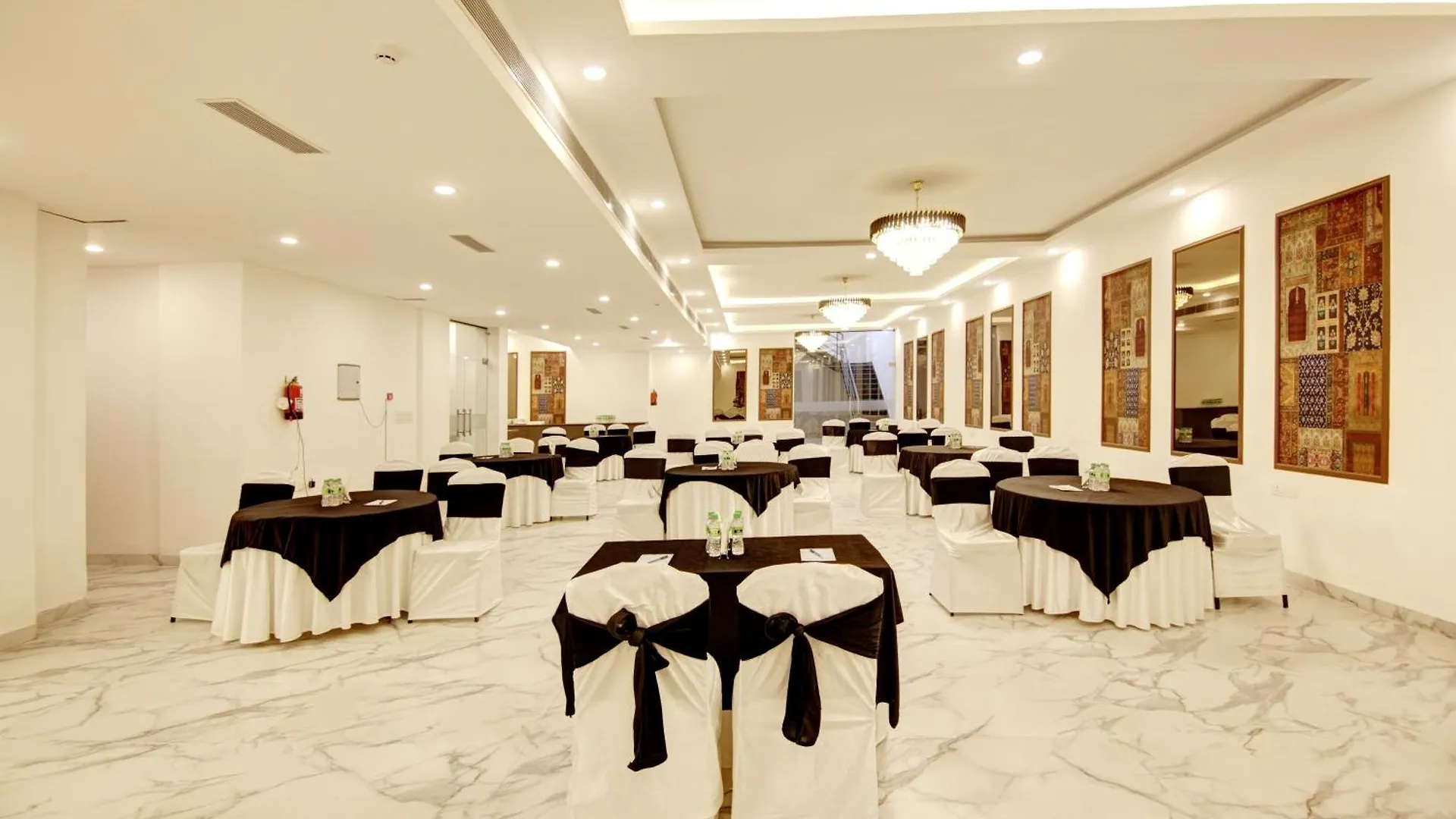 Saltstayz Hotel Huda City Center Gurgaon