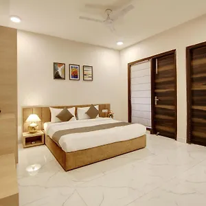 Hotel Limewood - Fortis Hospital, Gurgaon