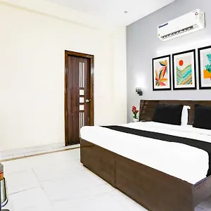 Hotel Super Collection O Sector 45 Near Huda Metro Station, Gurgaon