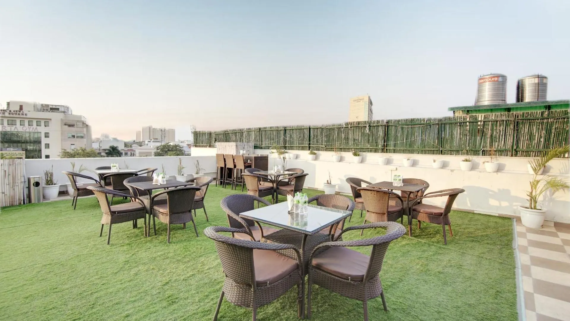 Hotel Saltstayz Select - Huda City Center Gurgaon