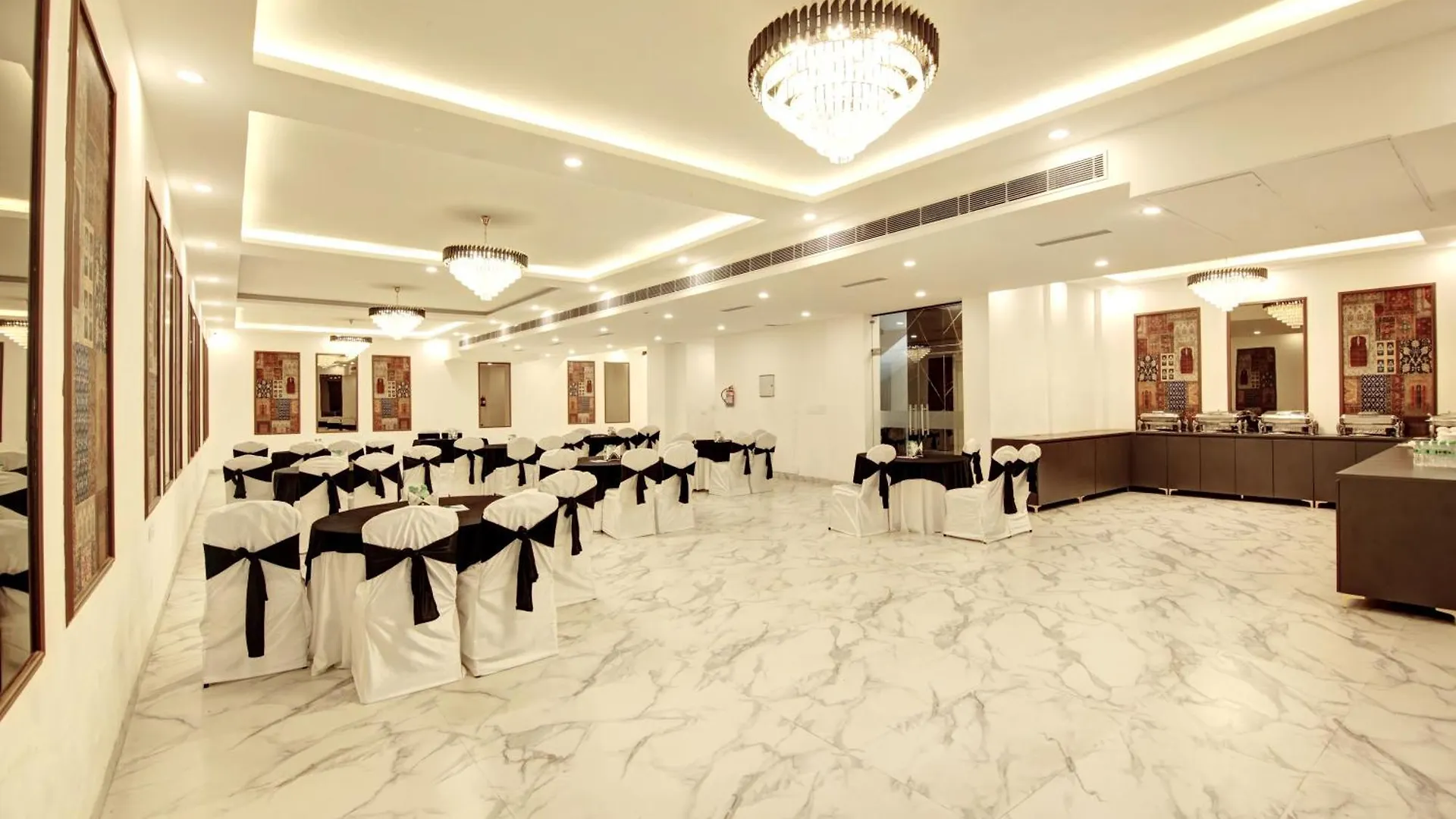 *** Hotel Saltstayz Select - Huda City Center Gurgaon India